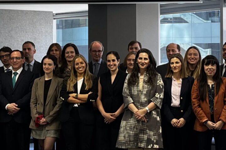 36 abogadas y abogados renuevan las nóminas de mediación y de arbitraje del CAM Santiago